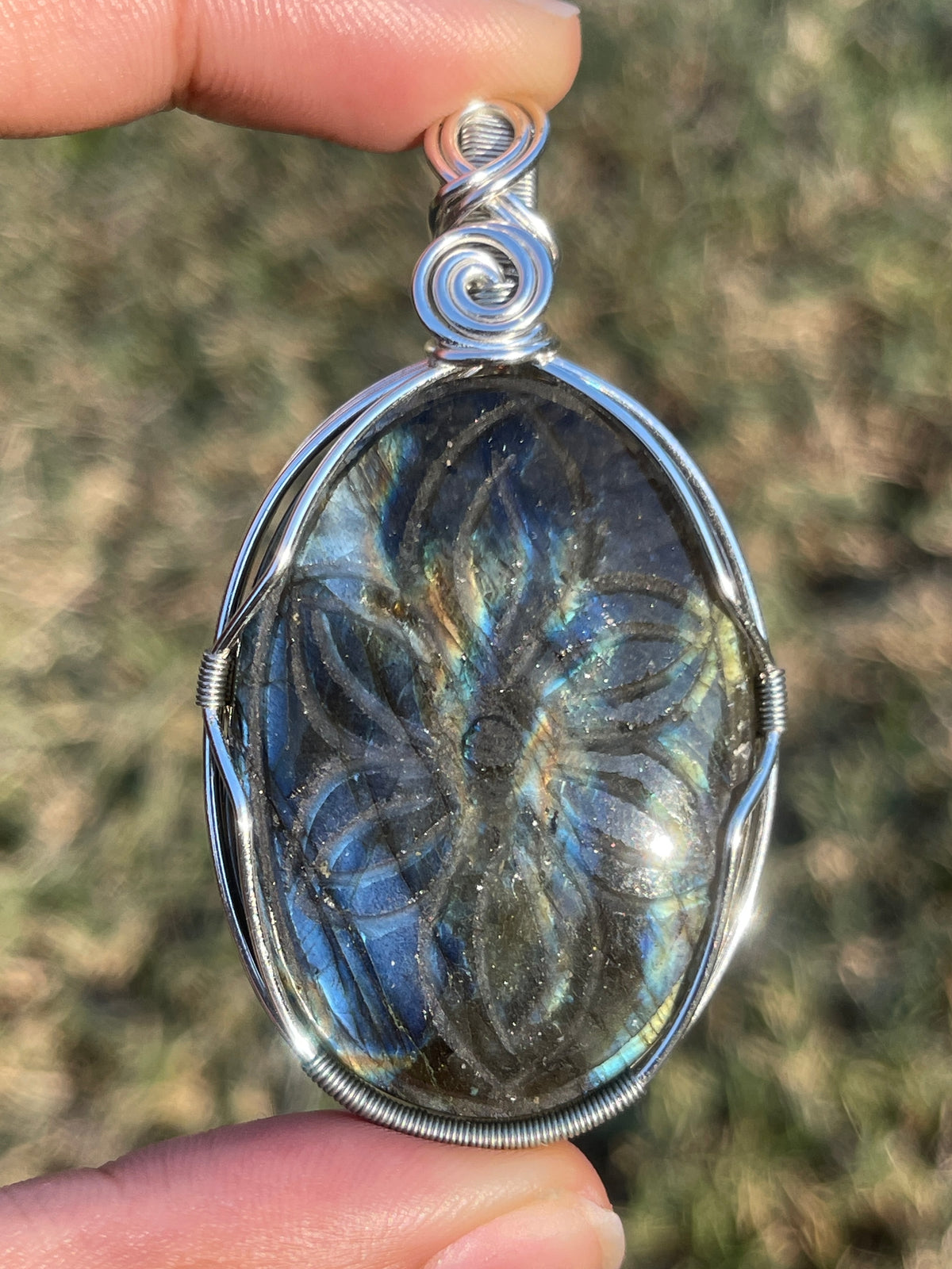Labradorite Flower Pendant
