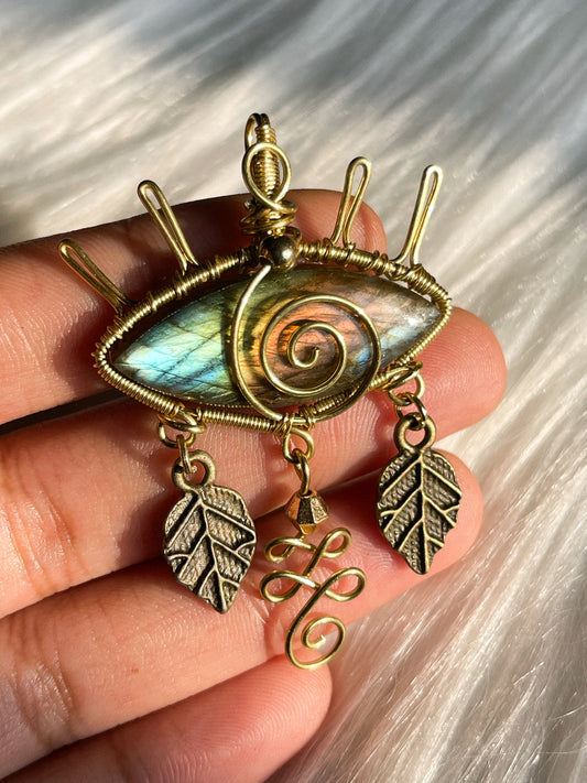 Labradorite Leafy Eye Pendant