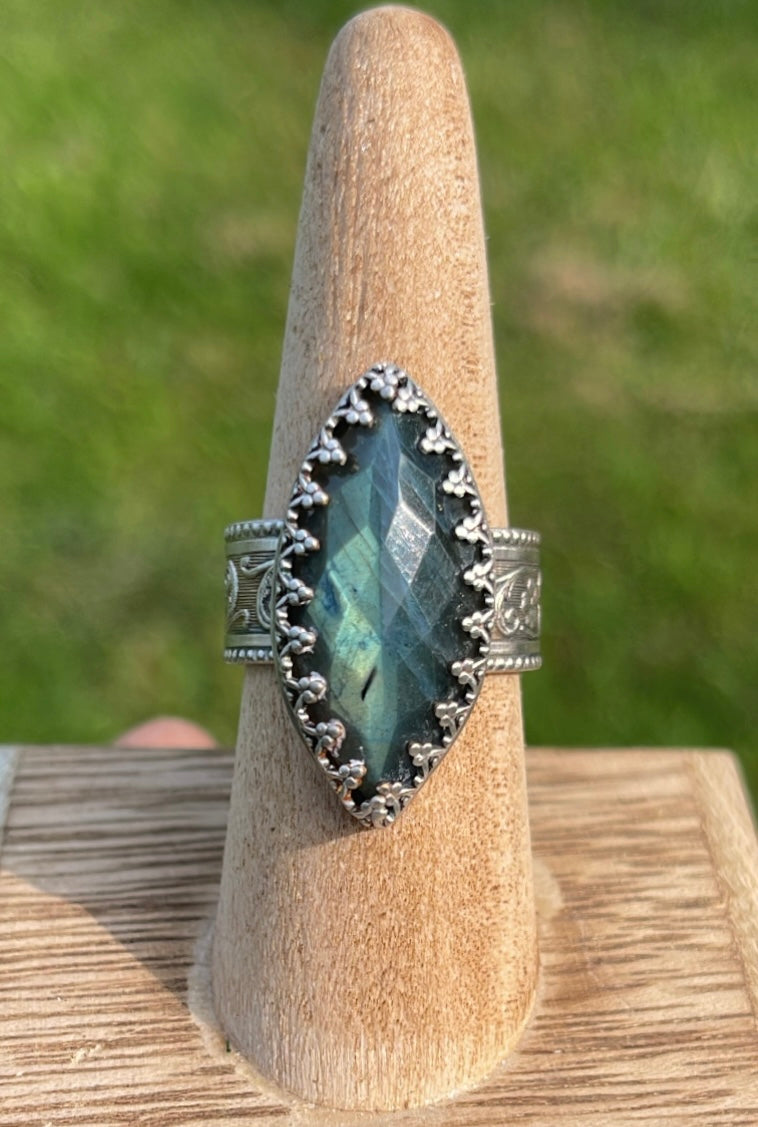 Size 8.5 • Labradorite Ring