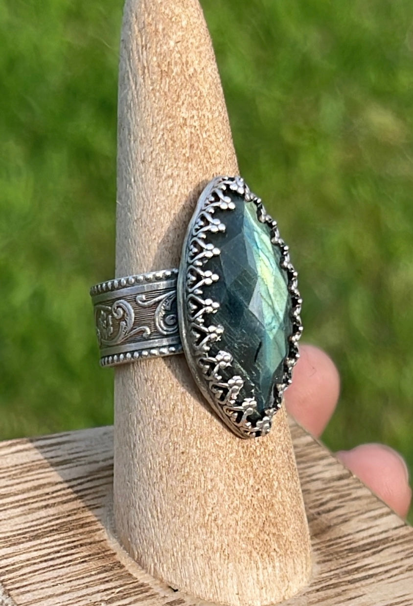 Size 8.5 • Labradorite Ring