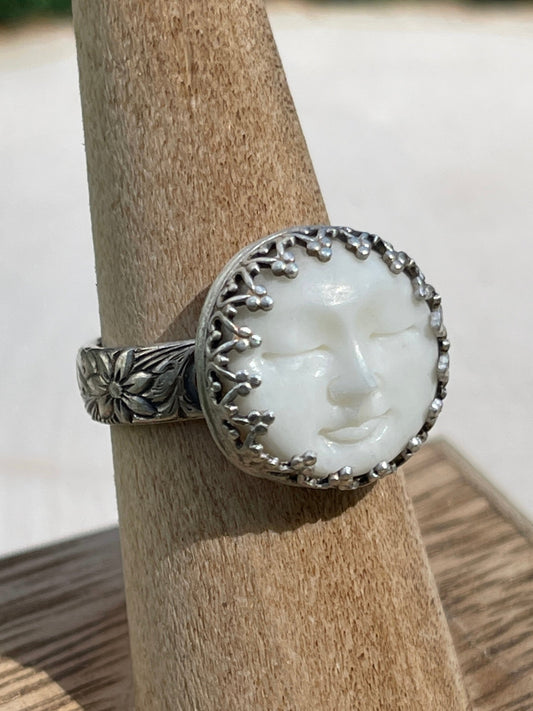 The Moon Goddess Ring ﾟ✧